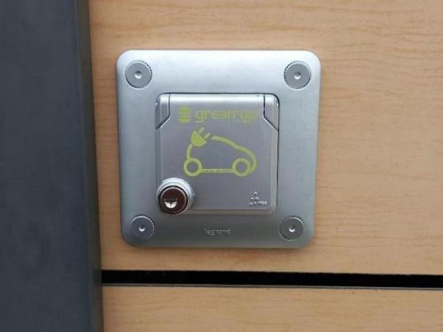 La prise Green'Up recharge rapide et écologique pour la voiture électrique avec Terrien electricité à Rouen 