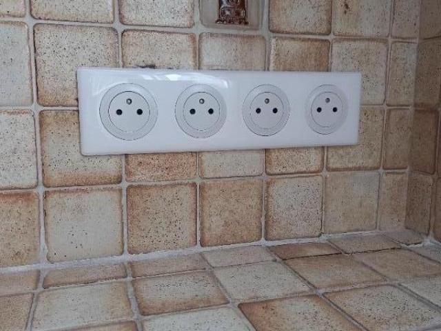 Modernisez votre espace avec de nouvelles prises et interrupteurs via Terrien electricité sur Maromme