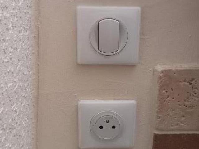 Modernisez votre espace avec de nouvelles prises et interrupteurs via Terrien electricité sur Maromme